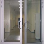 Алюминиевая дверь с теплым профилем